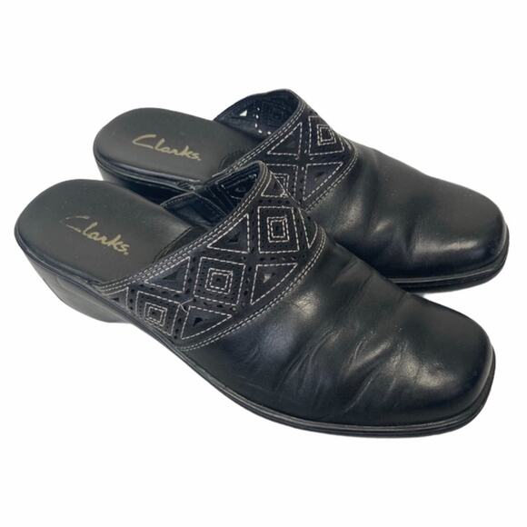 Clarks Black Leather Clogs Perforated Detail Sz 7.5 - Picture 1 of 7